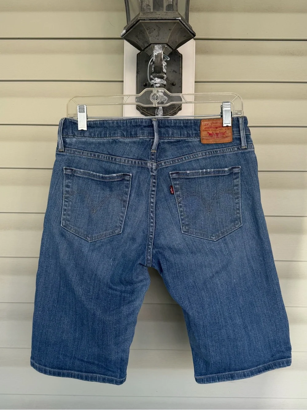Levi’s Bermuda Short Womens Sz 30x11.5 Shorts Modest Long Stretch Denim